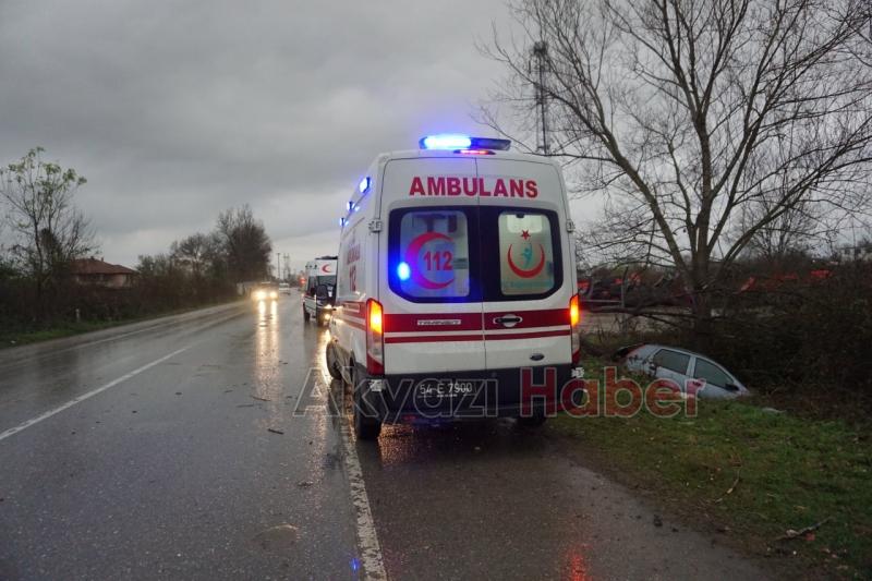 Yağışlı Havanın Etkisiyle Otomobil Şarampole Uçtu