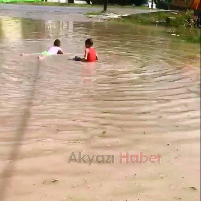 Yağmur Çocuklara Yaradı
