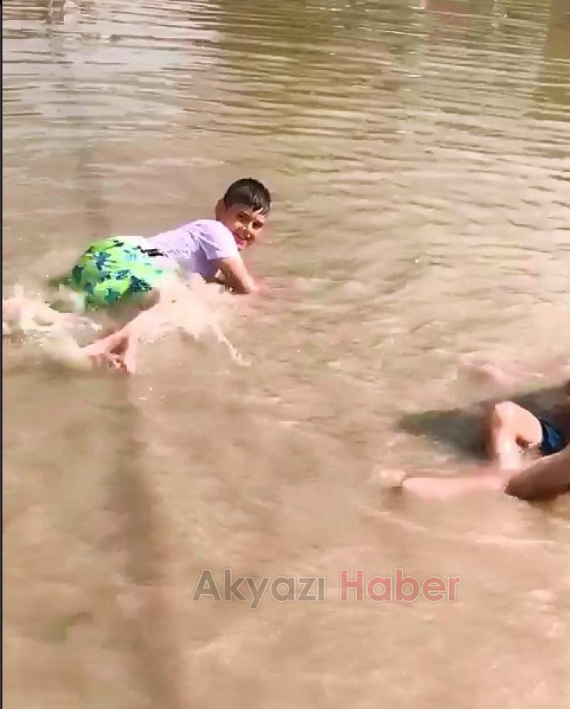 Yağmur Çocuklara Yaradı