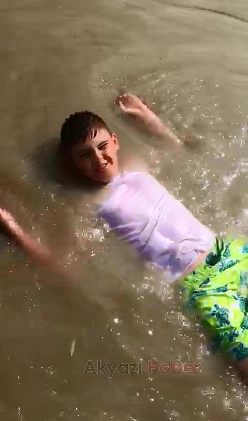 Yağmur Çocuklara Yaradı