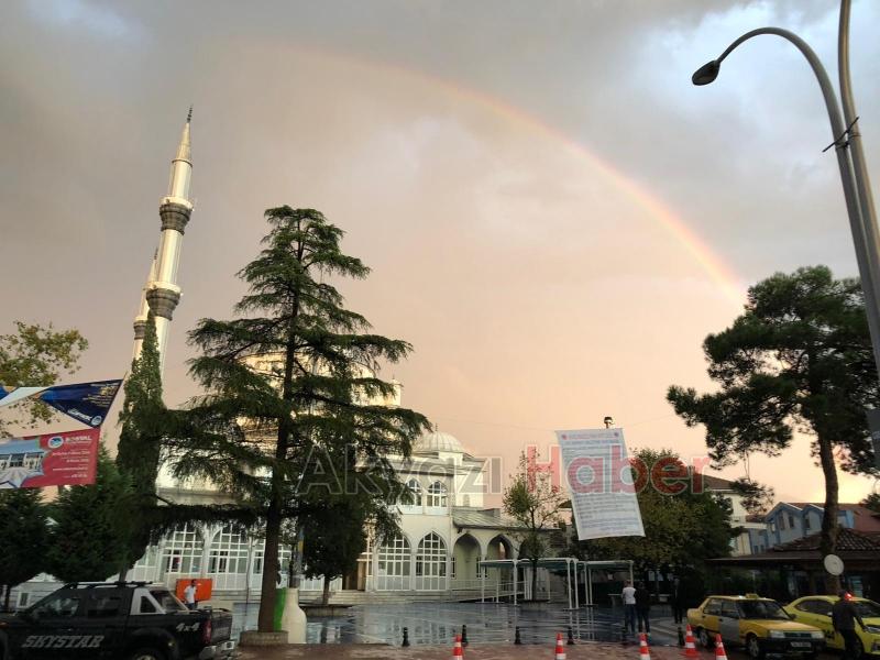 Yağmur sonrası gökkuşağı sürprizi