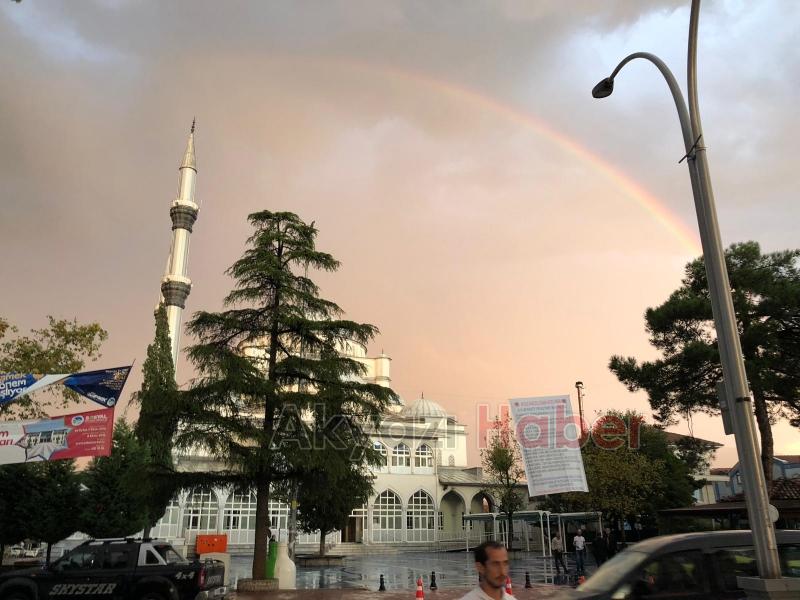 Yağmur sonrası gökkuşağı sürprizi