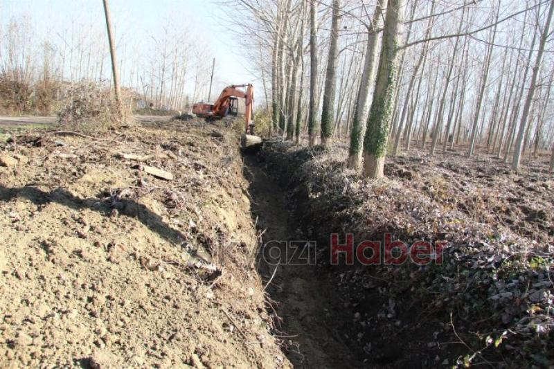YAĞMUR SUYU HATTI VE KANAL TEMİZLEME ÇALIŞMALARI YIL BOYUNCA DEVAM EDİYOR
