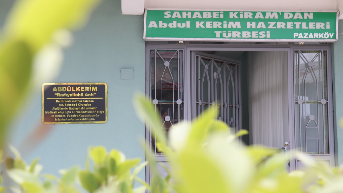 Yaklaşık 300 yıldan beri bilinen sahabenin türbesi dualarla yaşatılıyor
