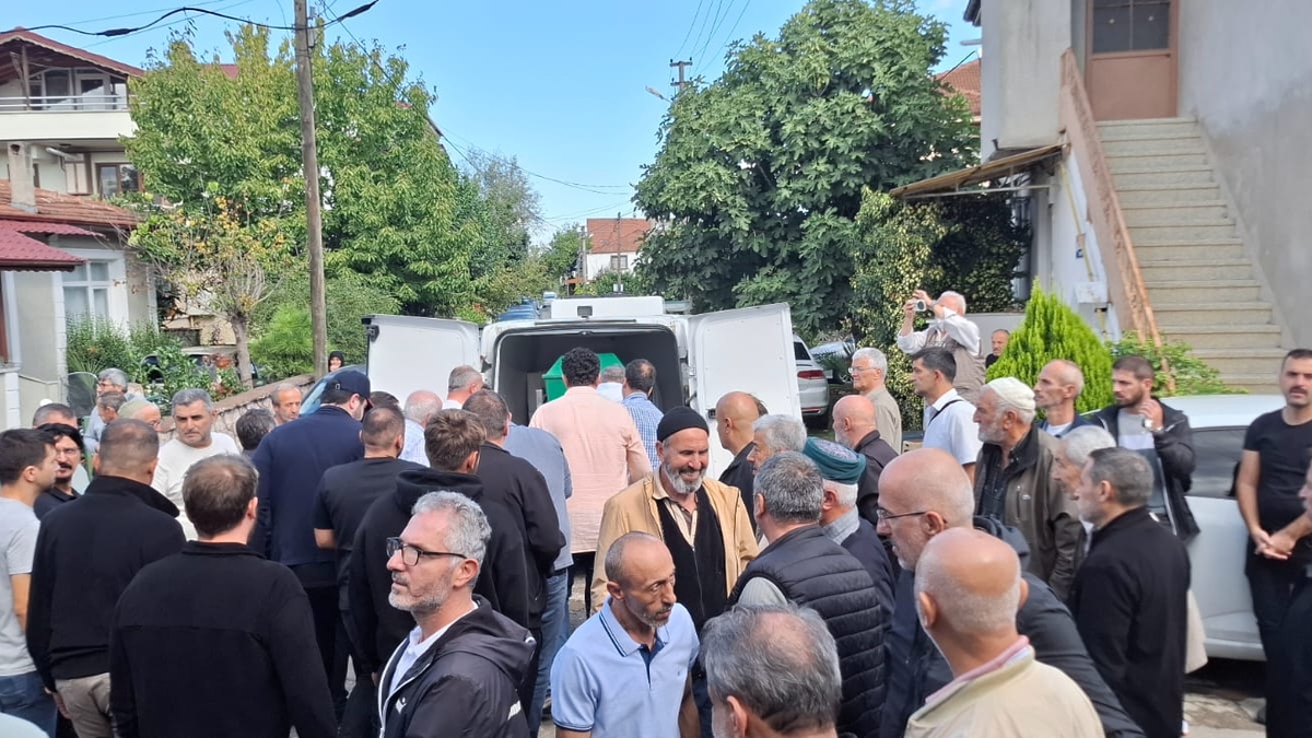 Yalçın Armağan Dualarla ebediyete uğurlandı. 