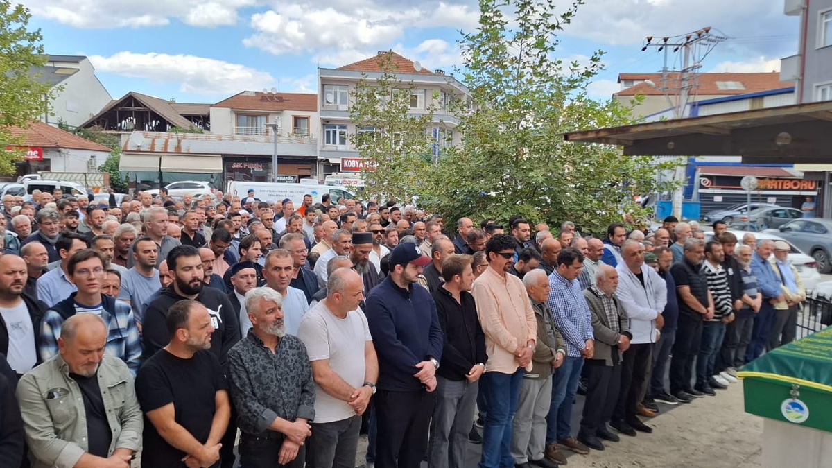 Yalçın Armağan Dualarla ebediyete uğurlandı. 