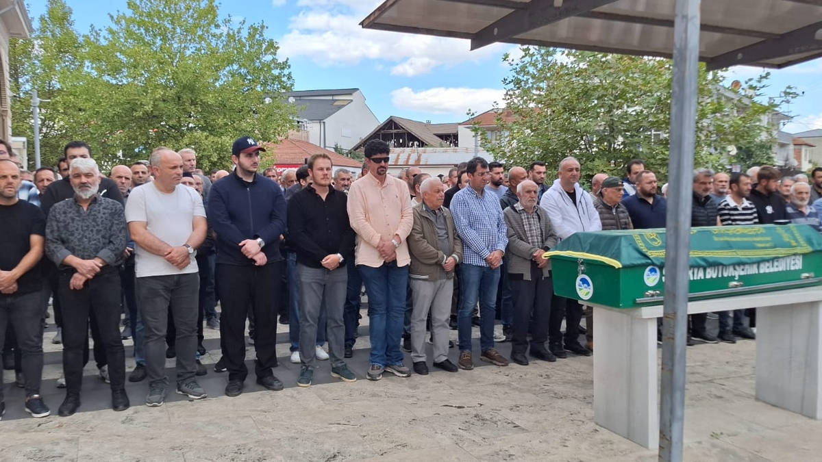Yalçın Armağan Dualarla ebediyete uğurlandı. 