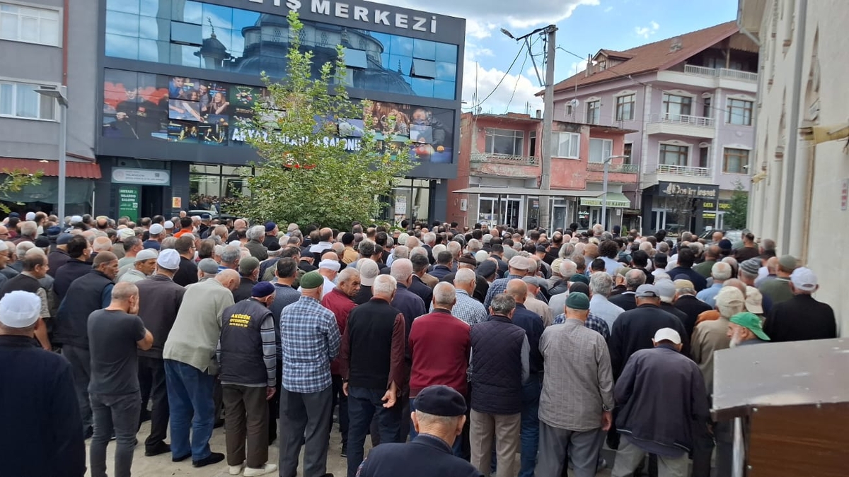 Yalçın Armağan Dualarla ebediyete uğurlandı. 
