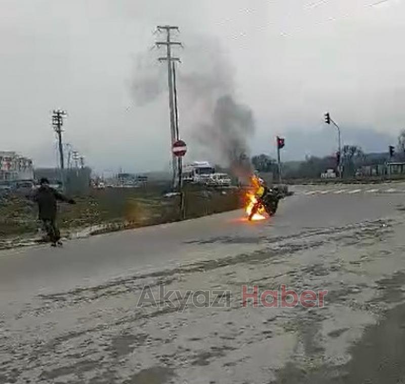 Yanan Motorunu Çaresizce İzledi