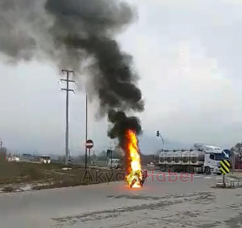 Yanan Motorunu Çaresizce İzledi