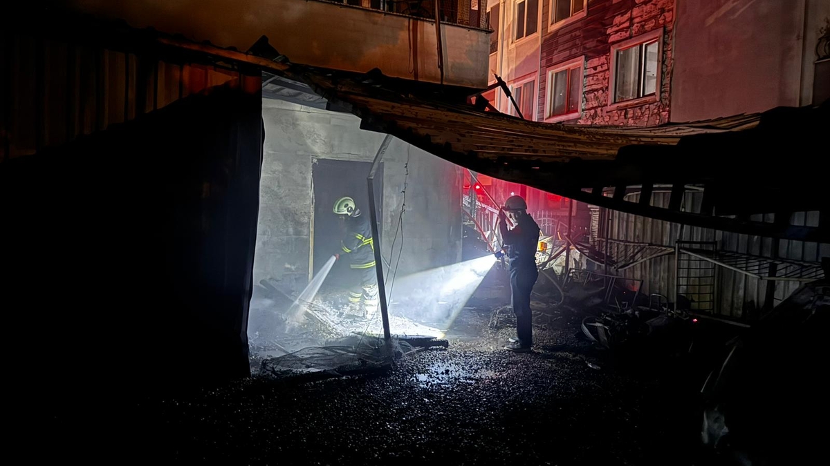 Yangın dehşeti kamerada; Tüpler patladı