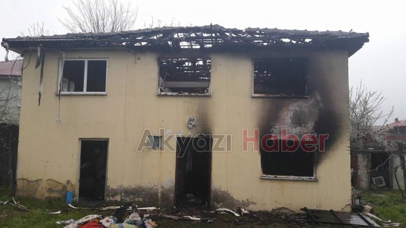 Yangın Sonrası Ev Kullanılamaz Hale Geldi