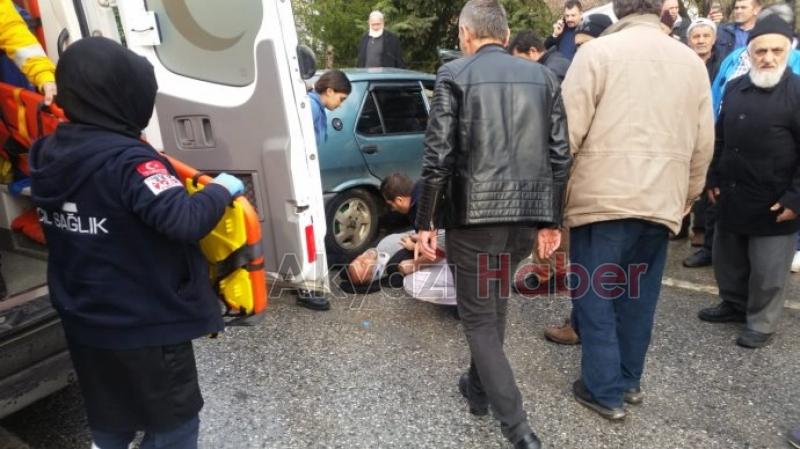 Okula yemek götürüyordu Otomobille çarpıştı 1 yaralı