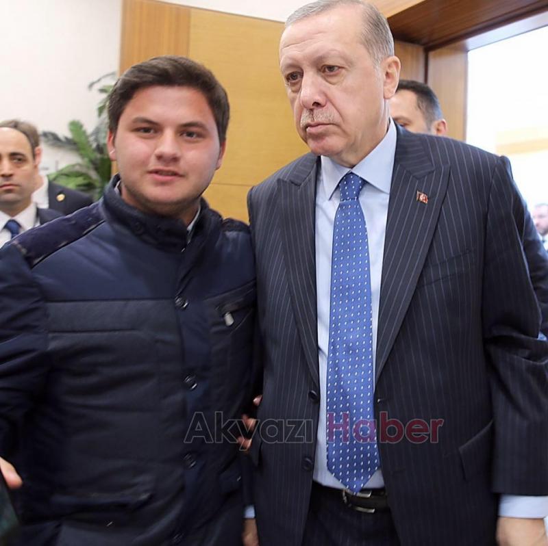 Yaşı 18 Neredeyse Tüm Siyasilerle Fotoğrafı var 