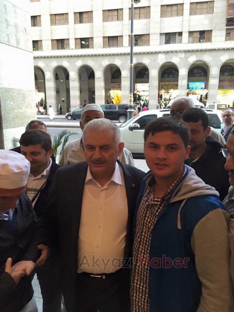 Yaşı 18 Neredeyse Tüm Siyasilerle Fotoğrafı var 