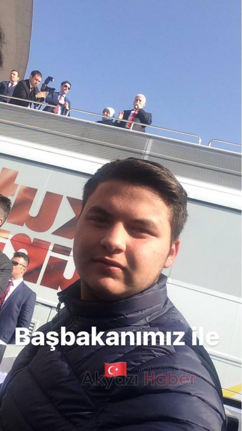 Yaşı 18 Neredeyse Tüm Siyasilerle Fotoğrafı var 