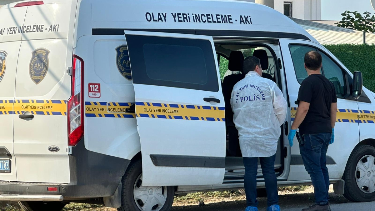 Yaşlı adam silahla başından vurulmuş halde bulundu