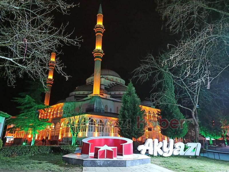 Yatsı ezanı sonrası camilerimizden dua sesleri yükselecek