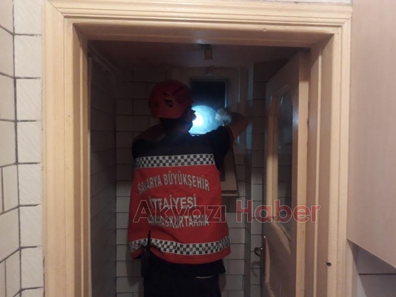 Yavru Kedi İtfaiye Ekiplerince Kurtarıldı