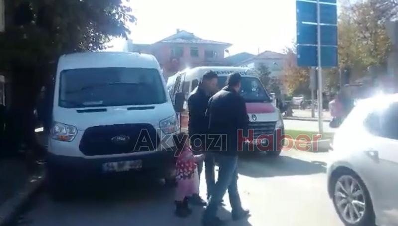 Yaya Geçinde Park Eden Duyarsız Ticari Minibüs Şoförü