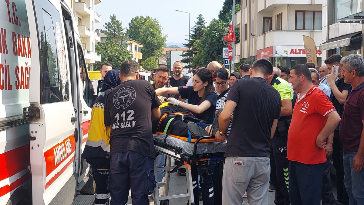 Yaya Kadına Kamyonet Çarptı: Sürücü Kaçtı, Vatandaş Takip Etti!