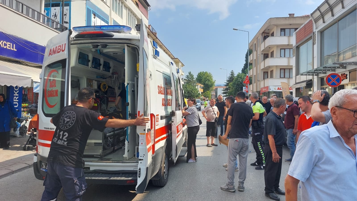 Yaya Kadına Kamyonet Çarptı: Sürücü Kaçtı, Vatandaş Takip Etti!