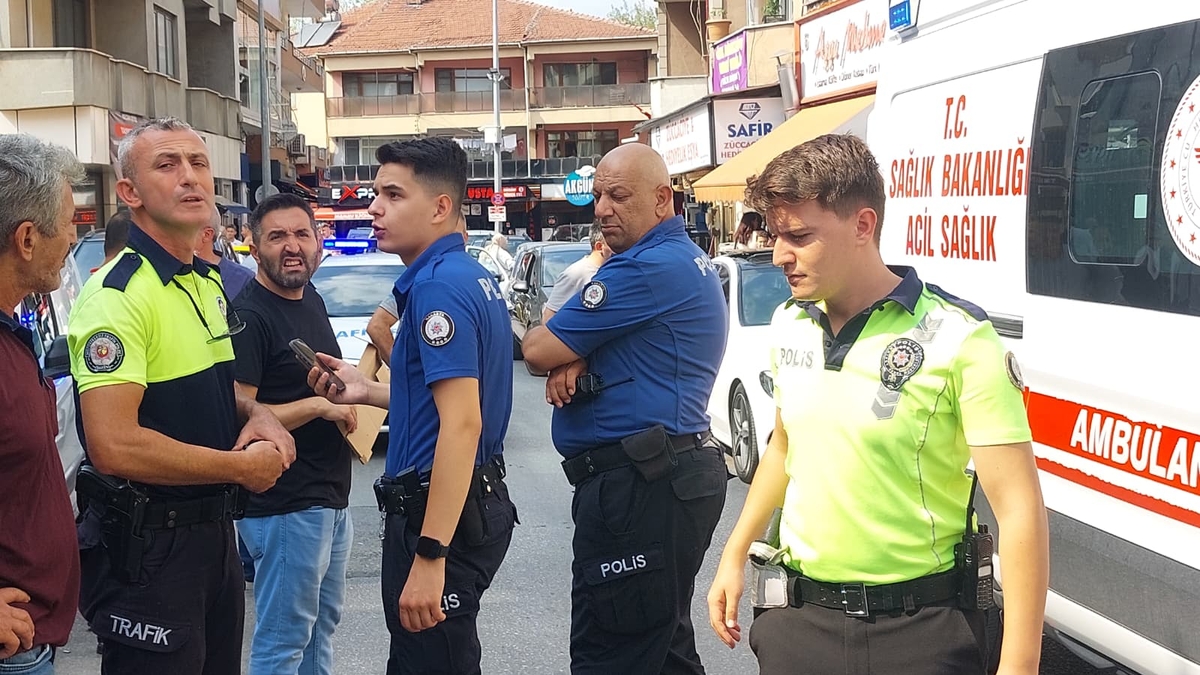 Yaya Kadına Kamyonet Çarptı: Sürücü Kaçtı, Vatandaş Takip Etti!