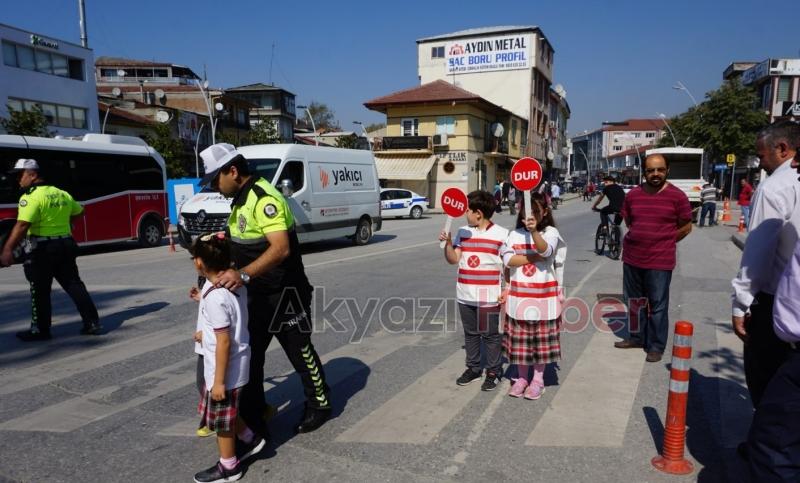 Yaya öncelikli trafik eylemi Akyazı da gerçekleştirildi