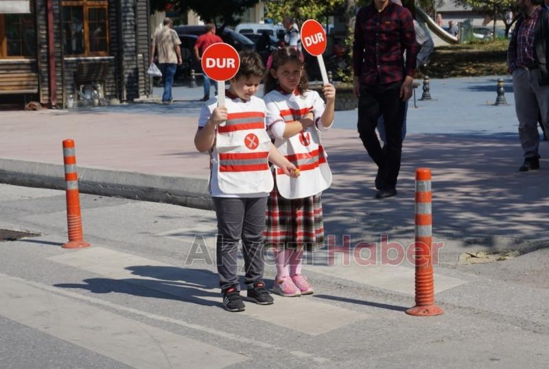 Yaya öncelikli trafik eylemi Akyazı da gerçekleştirildi
