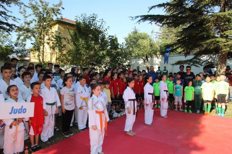 YAZ SPOR OKULLARI İÇİN AÇILIŞ TÖRENİ YAPILDI