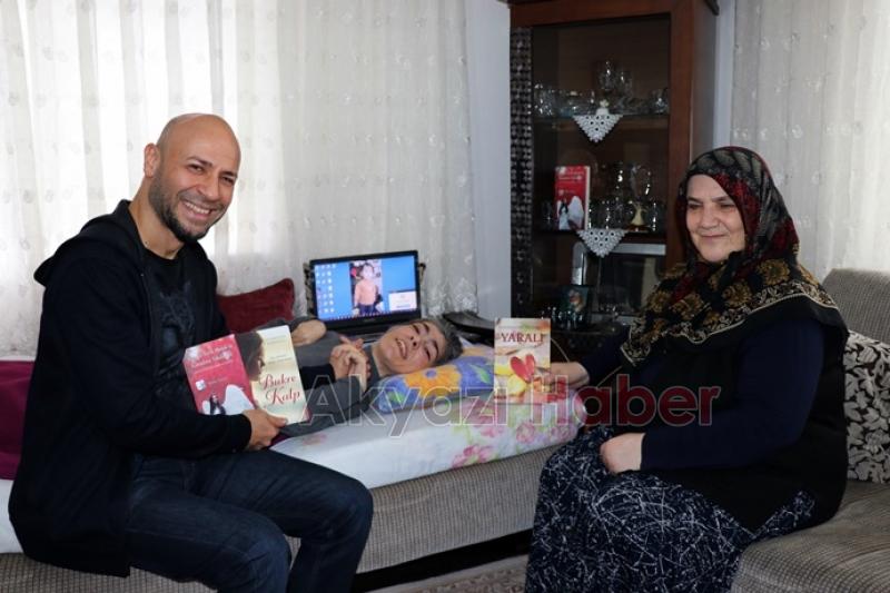 Yazar Tazeoğlu, işaret parmağıyla kitap yazan Türeyen’i ziyaret etti
