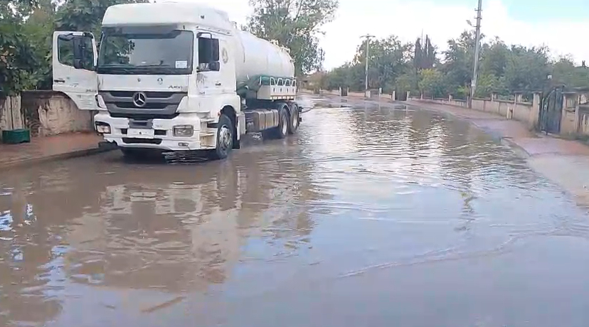 Yazılıgürgen'de yol göle döndü