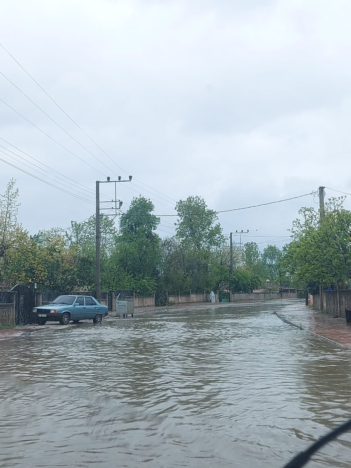 Yazılıgürgen'de yol göle döndü