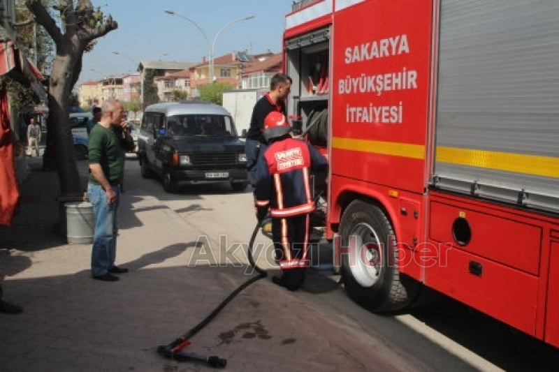 Yemeği Ocakta Unutunca Ev Alev Aldı
