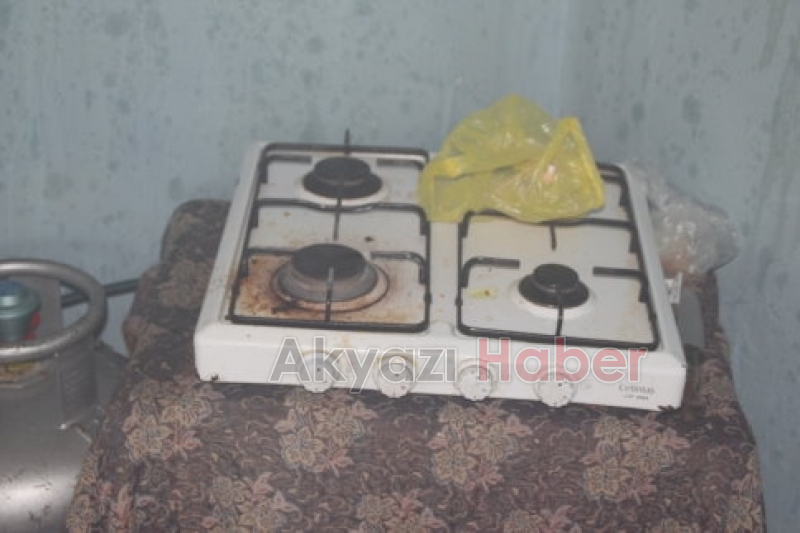 Yemeği Ocakta Unutunca Ev Alev Aldı