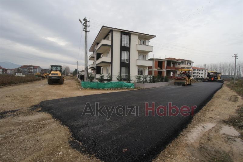 YENİ AÇILAN PARSELLER SICAK ASFALT İLE BULUŞUYOR