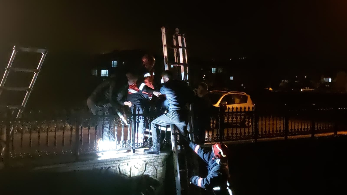 Yeni Yahyalı yolunda feci kaza; Yolun bittiğini göremedi kanala uçtu