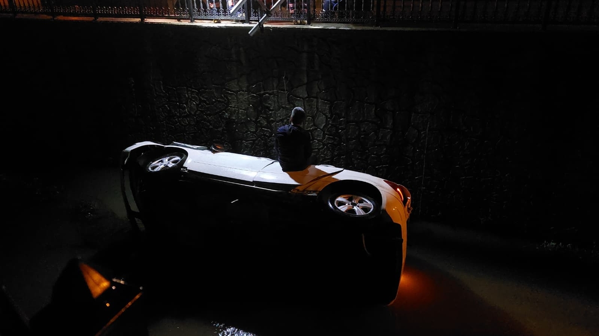 Yeni Yahyalı yolunda feci kaza; Yolun bittiğini göremedi kanala uçtu