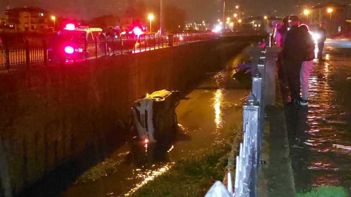 Yeni Yahyalı yolunda feci kaza; Yolun bittiğini göremedi kanala uçtu