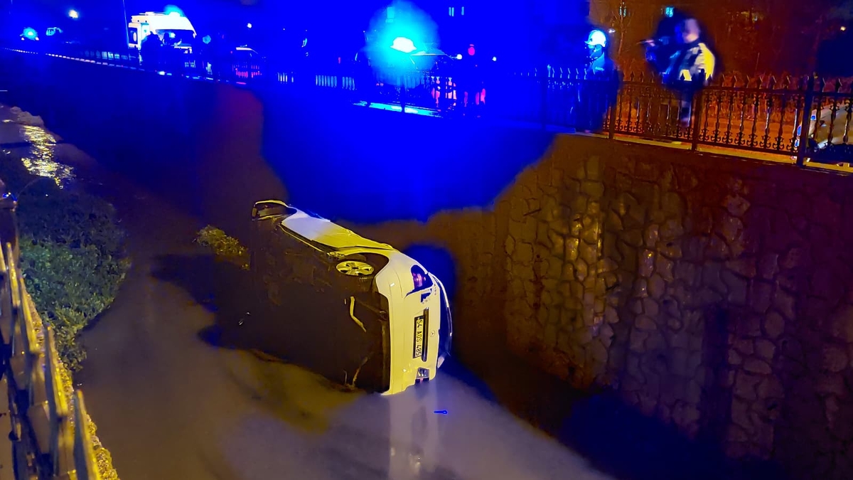 Yeni Yahyalı yolunda feci kaza; Yolun bittiğini göremedi kanala uçtu