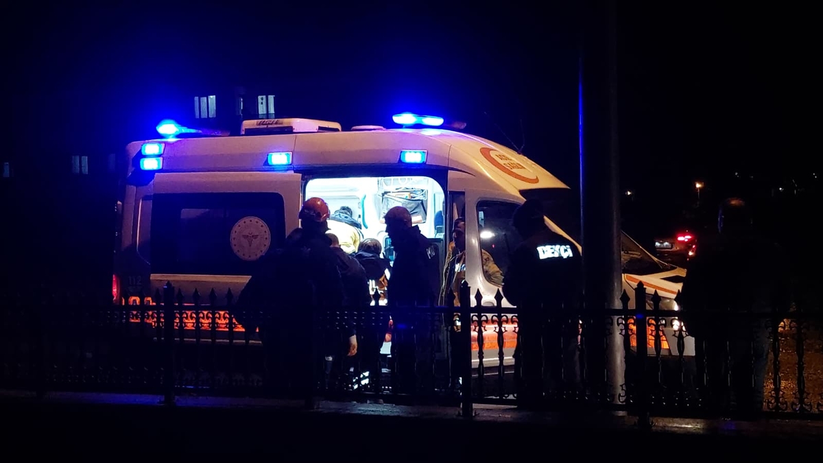 Yeni Yahyalı yolunda feci kaza; Yolun bittiğini göremedi kanala uçtu