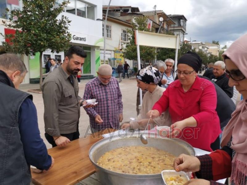 Yeniden Refah Partisi Aşure Dağıttı
