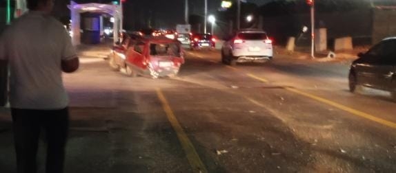 Yenikent yolu savaş alanına döndü: 3 yaralı