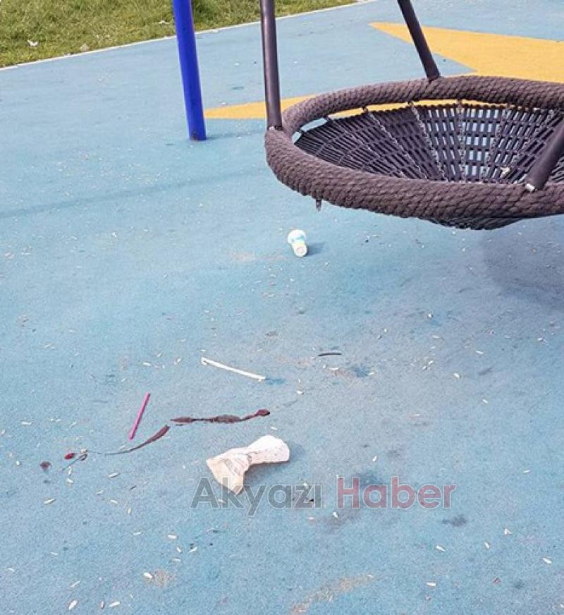 Yere Atılan Çekirdek Kabukları Tepkiye Neden Oldu