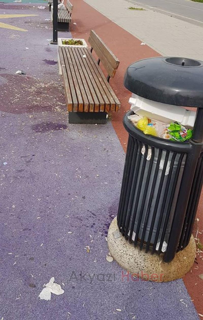 Yere Atılan Çekirdek Kabukları Tepkiye Neden Oldu