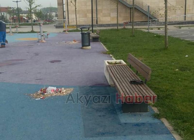 Yere Atılan Çekirdek Kabukları Tepkiye Neden Oldu