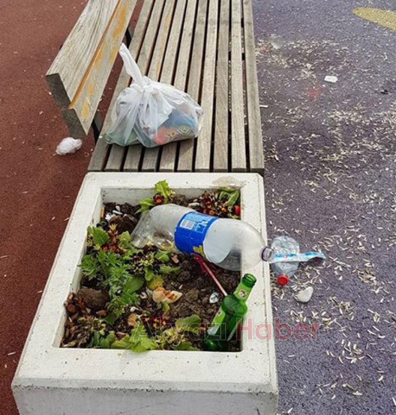 Yere Atılan Çekirdek Kabukları Tepkiye Neden Oldu