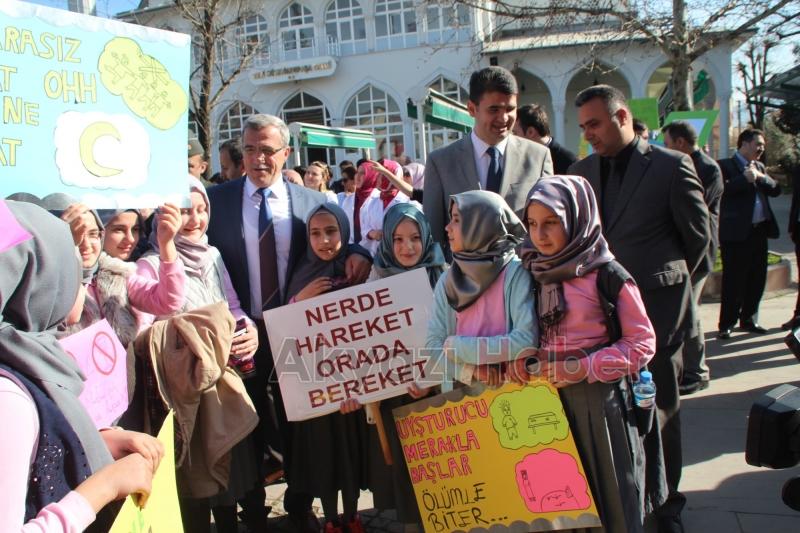 Yeşilay Haftasında Akyazı’da Yürüyüş Yapıldı