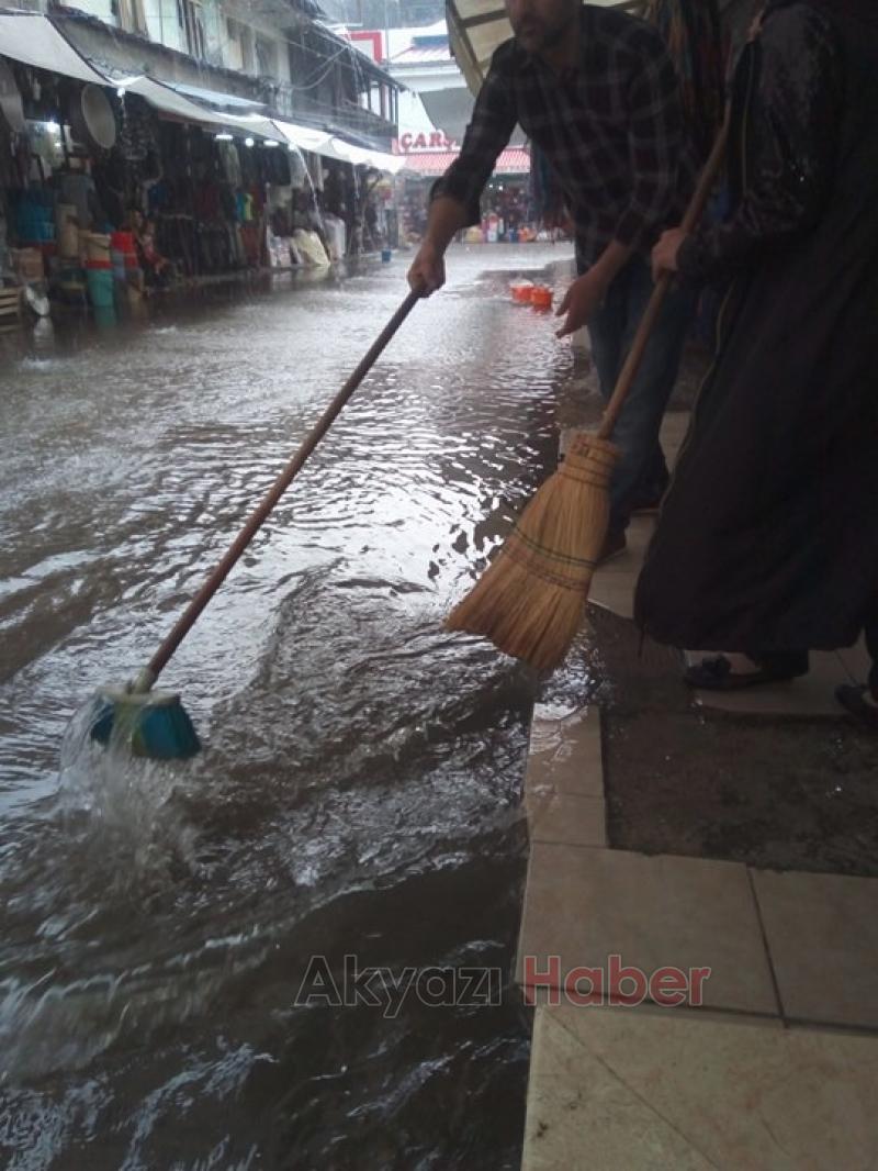 Yoğun Sağanak Yağış Yaşamı Olumsuz Etkiledi