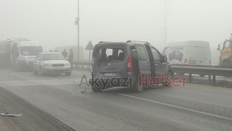 Yoğun sis nedeniyle 5 araç birbirine girdi